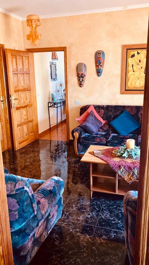 Гостевой дом Naomi'S House Фасния Экстерьер фото